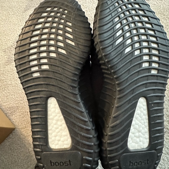 Yeezy Boost 350 - Picture 3 of 6
